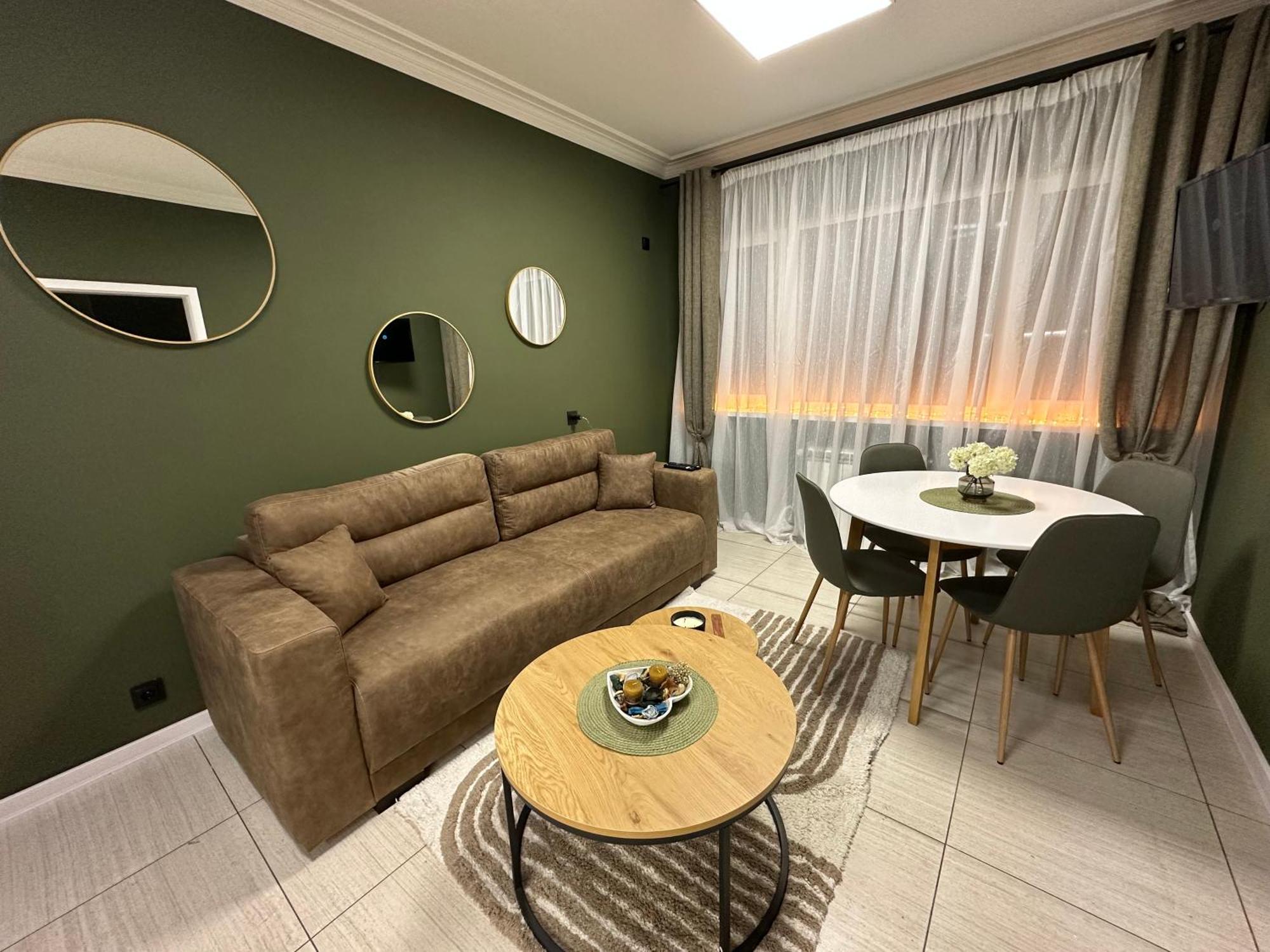 Center Nest Sofia